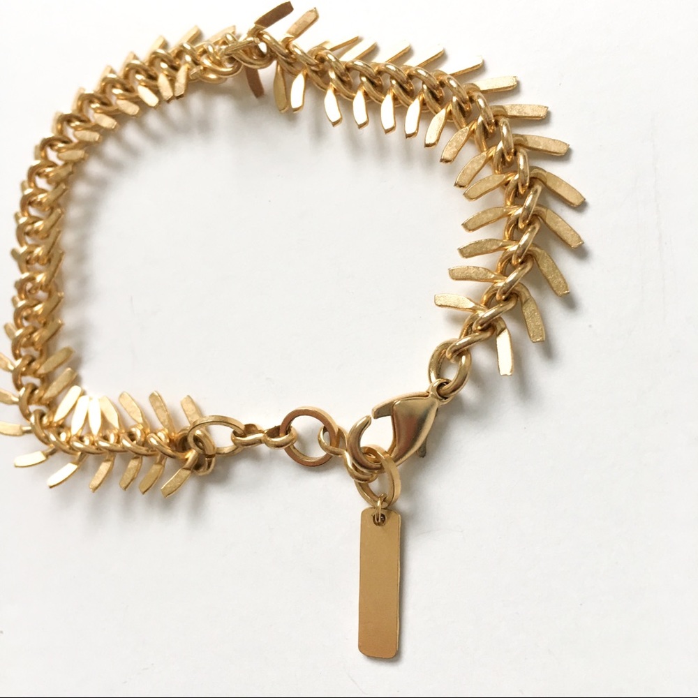 Gold fishbone bracelet